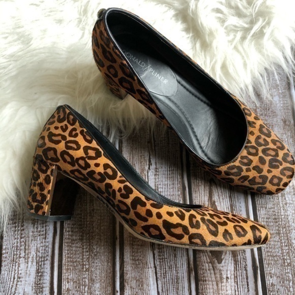 Donald J Pliner calf hair leopard print heels 7